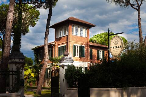 VILLA NEAR THE SEA OF VERSILIA