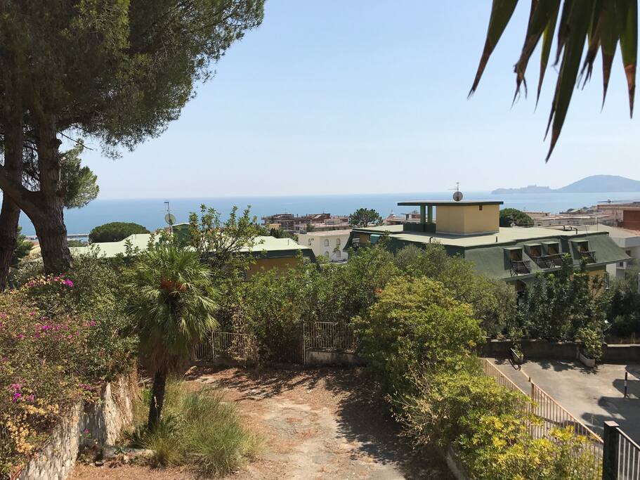 La vista dalla casa è sul mare e sul Golfo di Gaeta