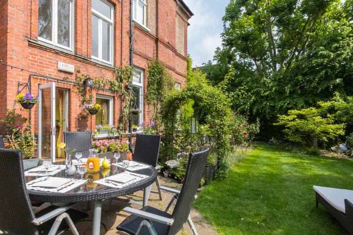 Stunning 3 bed design gem in Hampstead gallery image 4