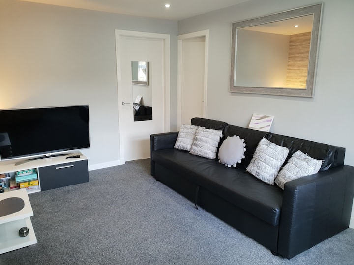 Luxury Entire Property, Village Bungalow, Sleeps 2 - Kilmarnock