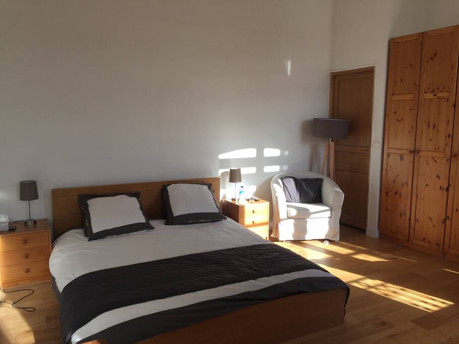 lit 160 parquet au sol