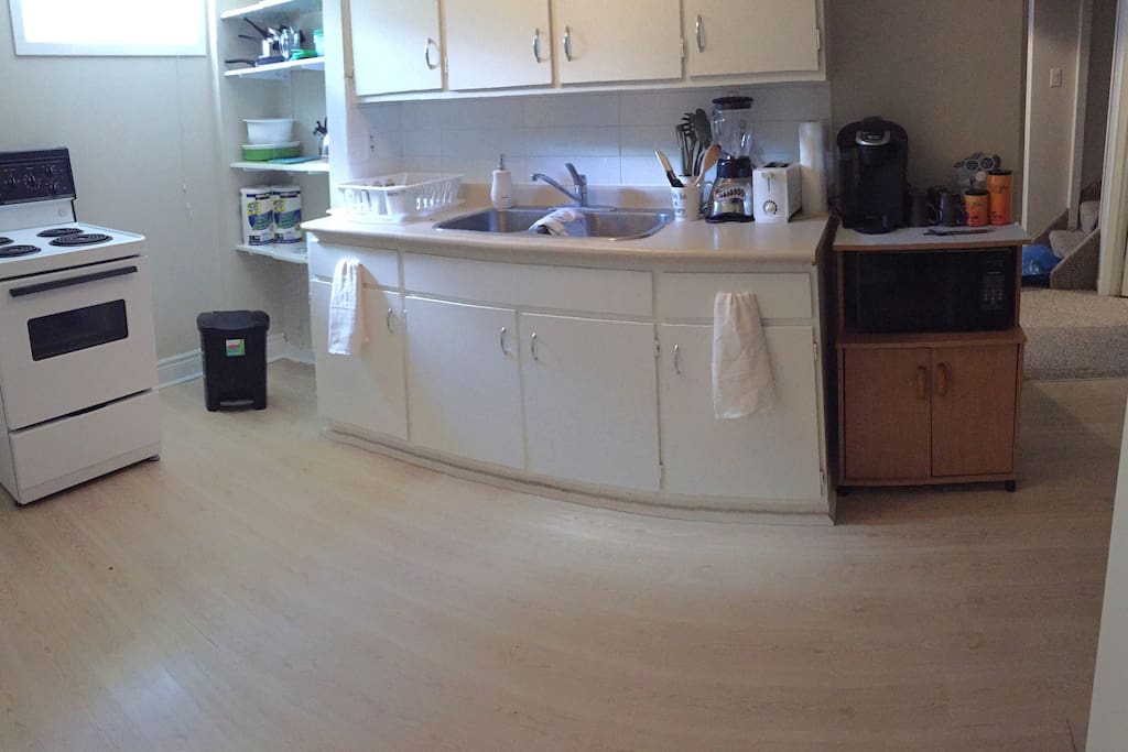 Fully stocked kitchen!