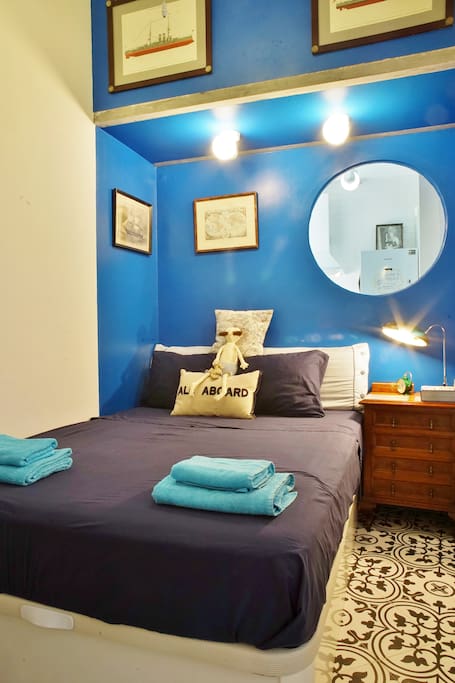 Independent bedroom for 2. Super confy double bed! New tempurpedic mattress and different pillows...