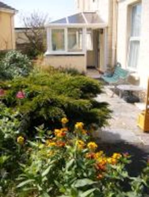 Welcome to 'Delfi' garden apartment at 'Yellow Sands' Aptmts/Cottages, Harlyn Bay, 3 miles from Padstow.
