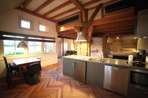 Stolpboerderij aan de Westfriese zeedijk