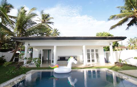 Absolute Beach Front Villa with Pool.