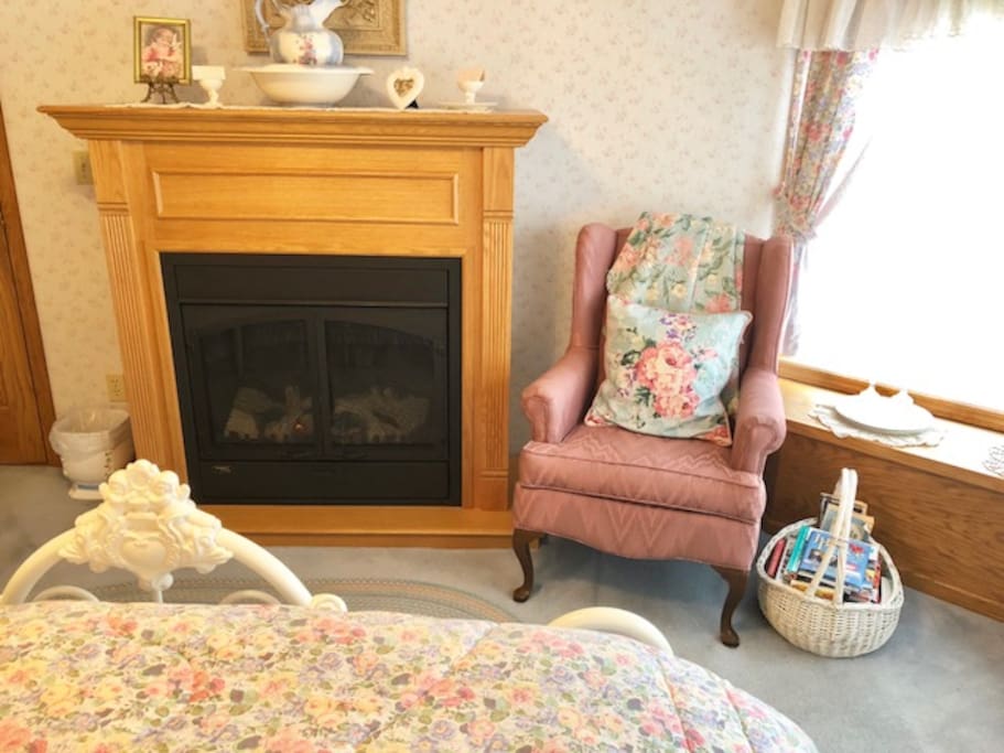 White Eyelet Room - Fireplace
