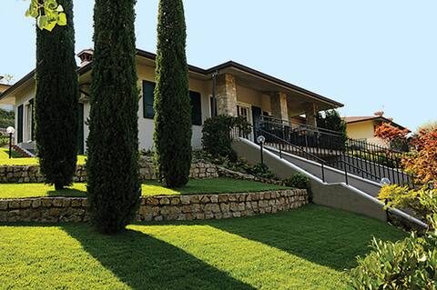 Panoramic villa with swimming pool