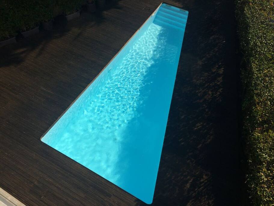 building swimming pool