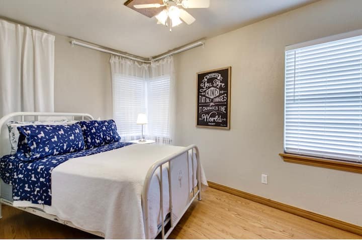 Upstairs bedroom, double bed.