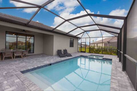 Happy Place Pool Home -4 bed, 3 bath, Resort-style