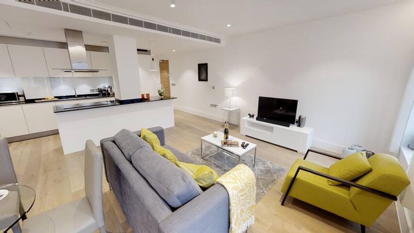 Modern and Bright 2 Bed & 2 Bath in Covent Garden gallery image 2