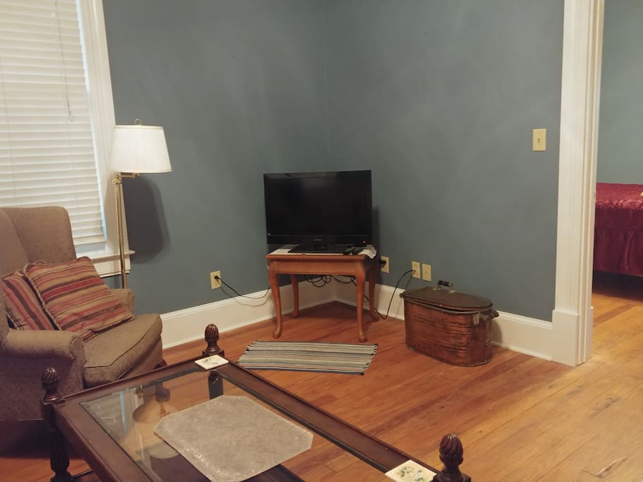 Living Room - Photo 2