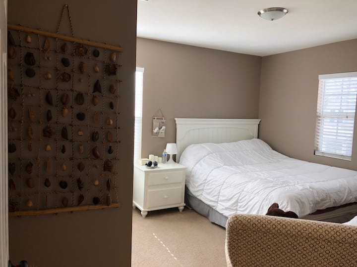 Riverside Gated Community Single Room - Riverside, CA