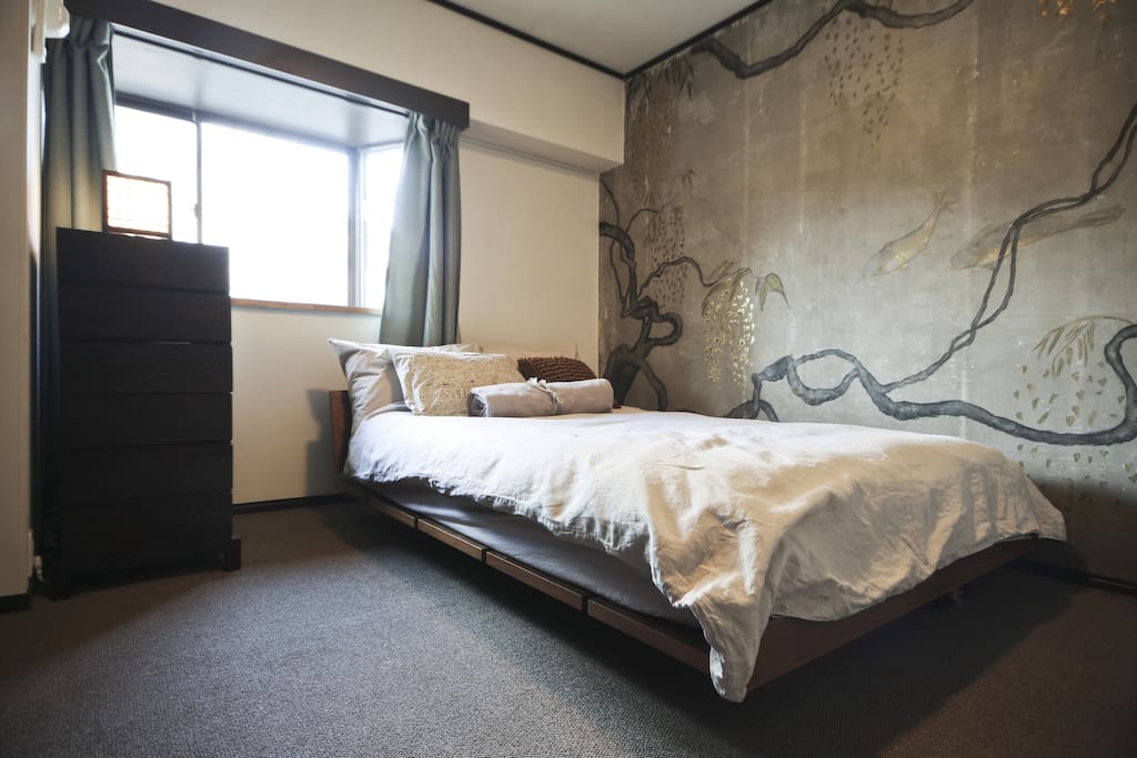 Guest room.