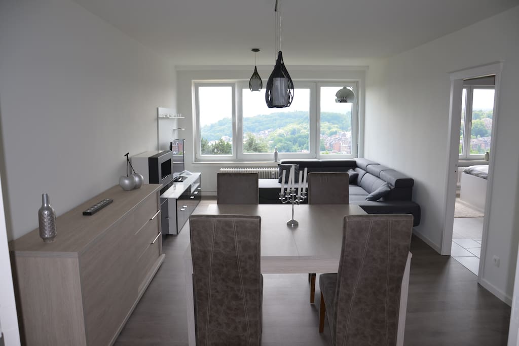 Le salon et la salle à manger vous offre une splendide vue sur Liège