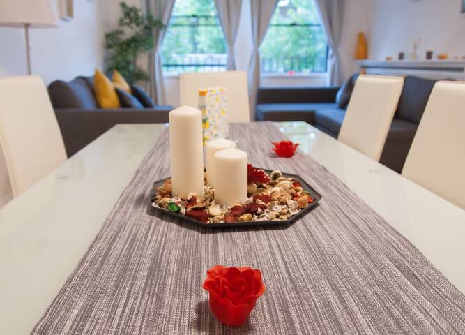 The Queensborough 2 Bed Apartment By Hyde Park gallery image 5