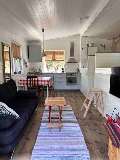 Top performing Airbnb: Cozy Brännö getaway: A car-free island retreat in Sydväst