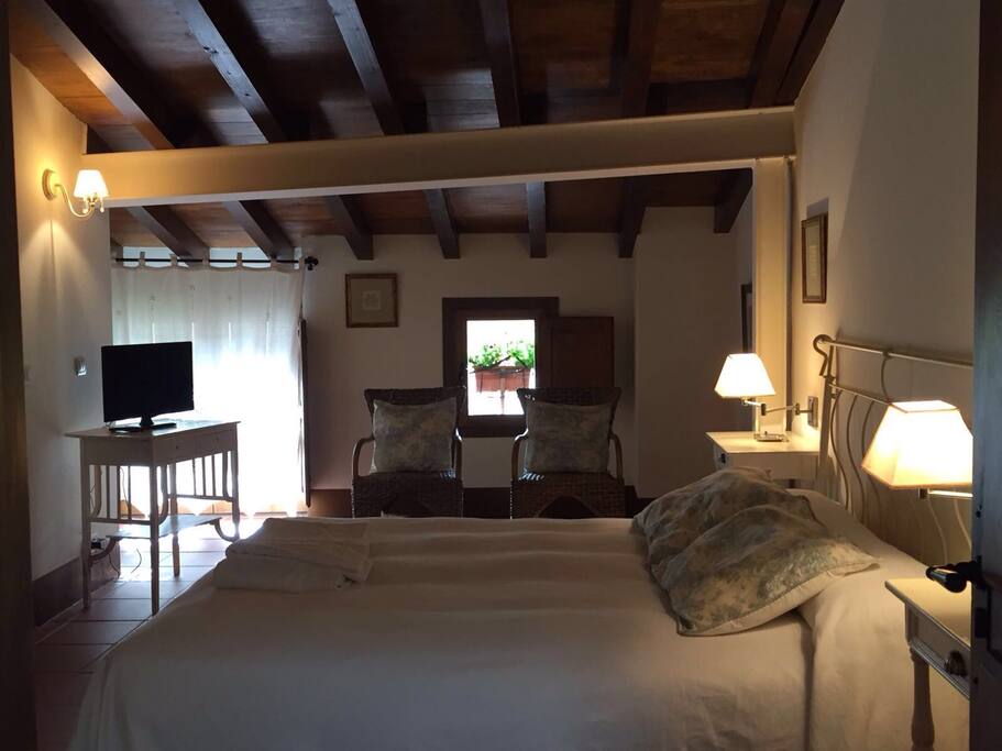 Dormitorio para hasta 4 huéspedes - 1 cama de matrimonio y dos supletorias