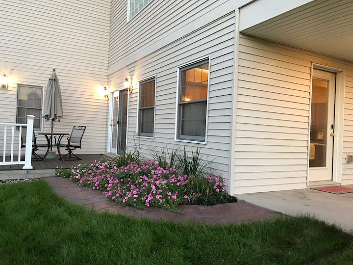 Executive Guest Suite w/ Laundry