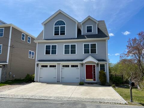 Stunning Three Bedroom, 2.5 Bath with Central AC