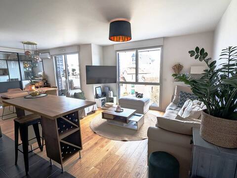 Large Family Apartment close to transportation