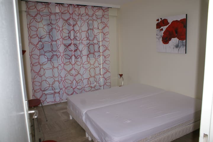 ห้องเตียงใหญ่ (Double room)