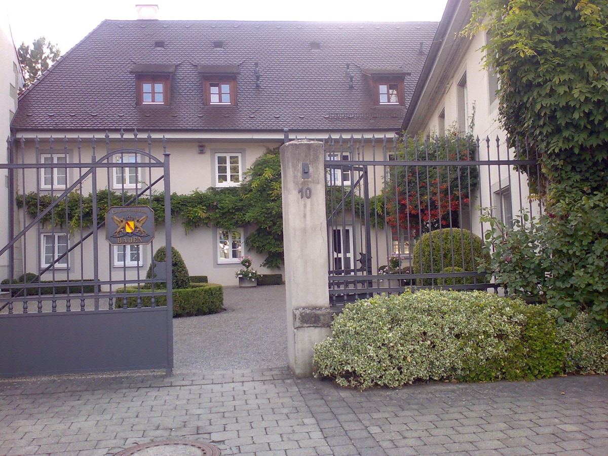 Beliebte Airbnb-Anzeige: Charming Jewel steps away from the water -Bodensee in Bodman Ludwigshafen