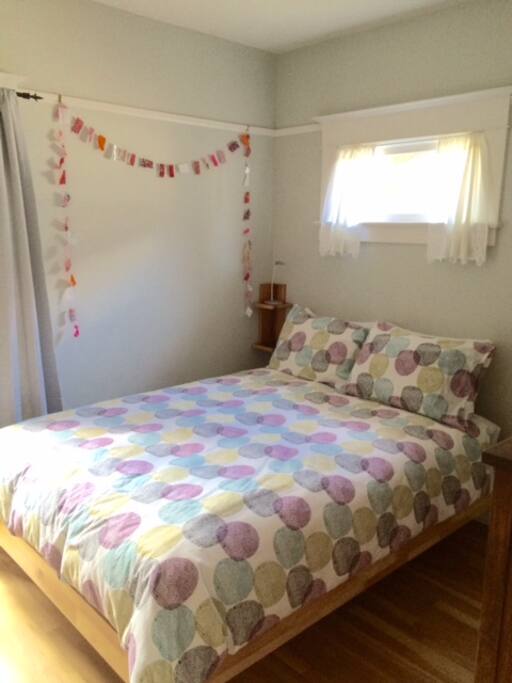 Comfortable queen bed.