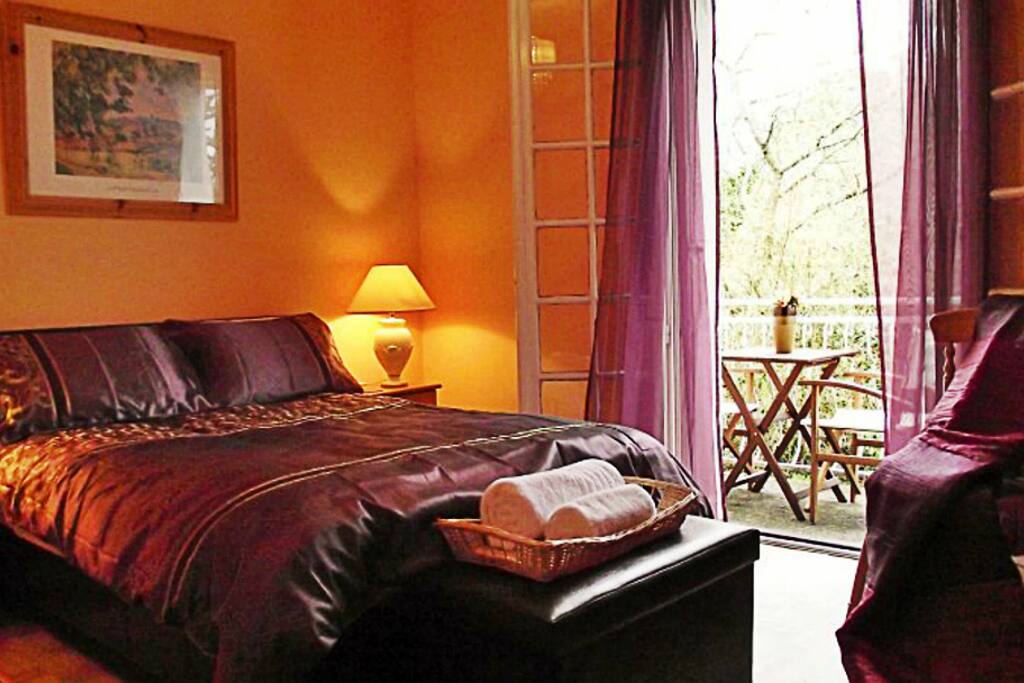 Downstairs double room (Aubergine) with balcony and access to terrace