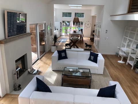 Successful Airbnb property: Peaceful, Designer Oasis in Northwest Harbor