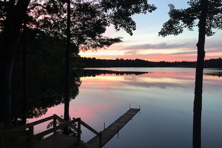 Cozy Cottage on the Lake.