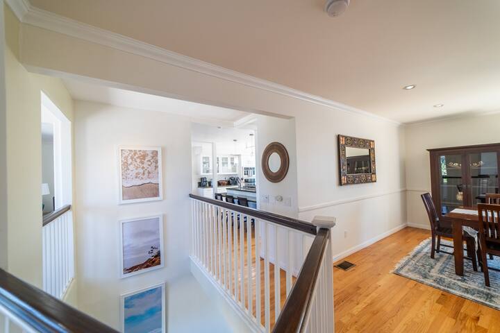 Charming East Coast style home in Del Mar w/ pool gallery image 4