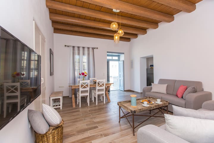 Sea View Apartment with Two Bedrooms and Balcony