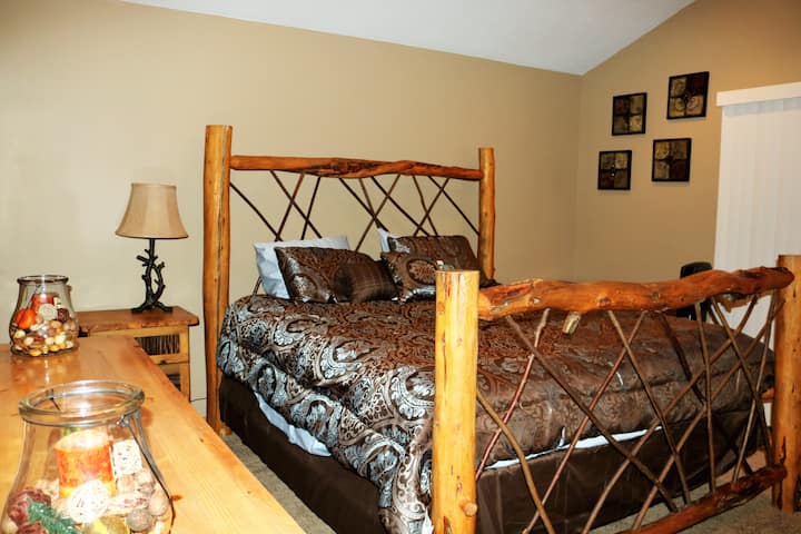 Главна спалня с голямо двойно легло