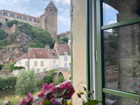 The Green House on the Pinard Bridge