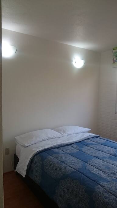 Habitación disponible con cama matrimonial closet amplio