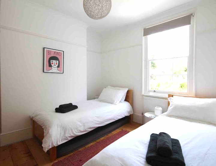 Chumba cha Watu Wawili. 