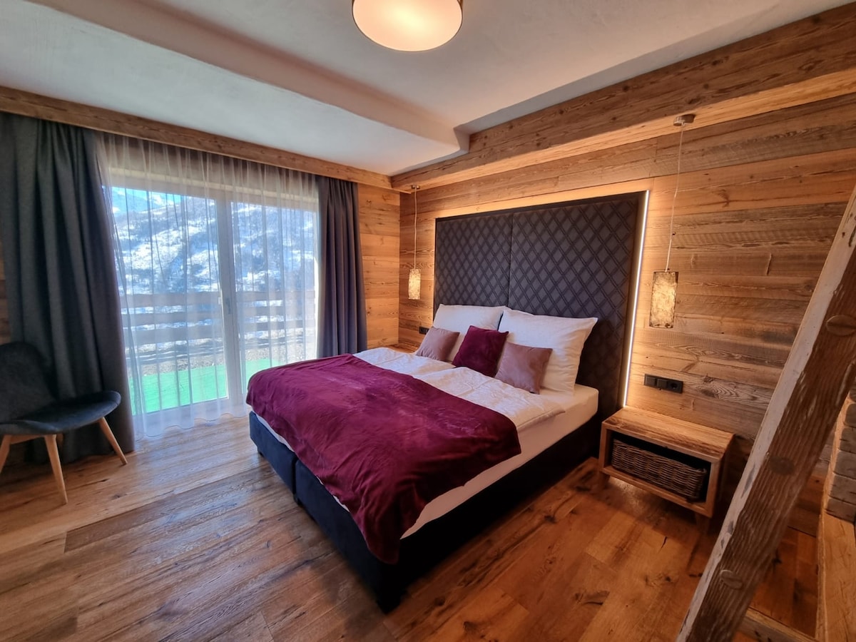 ห้องนอน 1: เตียงสปริงกล่องคู่และเตียงสองชั้นทีวีเสาร์ซัมซุง 55 นิ้วห้องน้ำส่วนตัวพร้อมฝักบัว