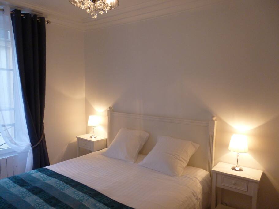 Chambre avec 1 lit queen size
