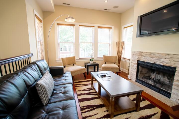 Roscoe 3BD/2BA walk to shops/cafes (vn2)