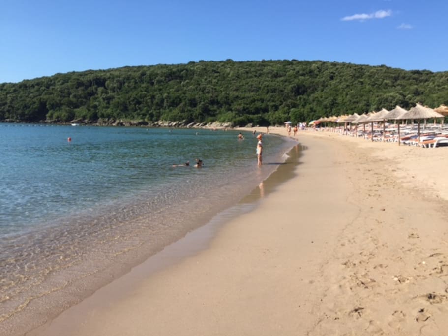 Direkt am herrlichen Sandstrand Jaz
