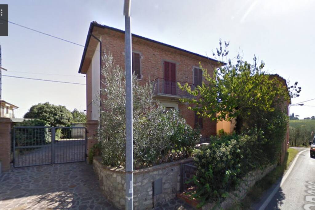 Ingresso al parcheggio privato
