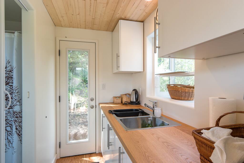 Kitchenette for preparing meals.