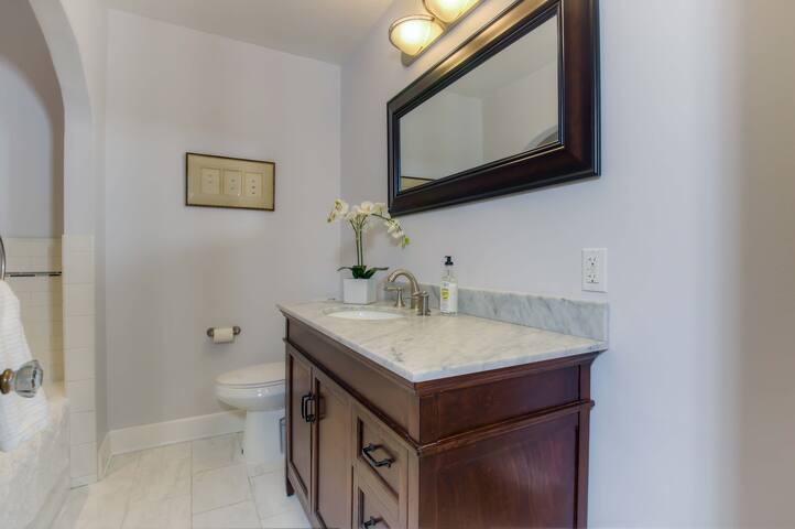 Luxury beautiful Pasadena 1928 Spanish 2bd home gallery image 4