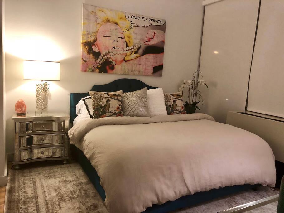 King size memory foam bed.