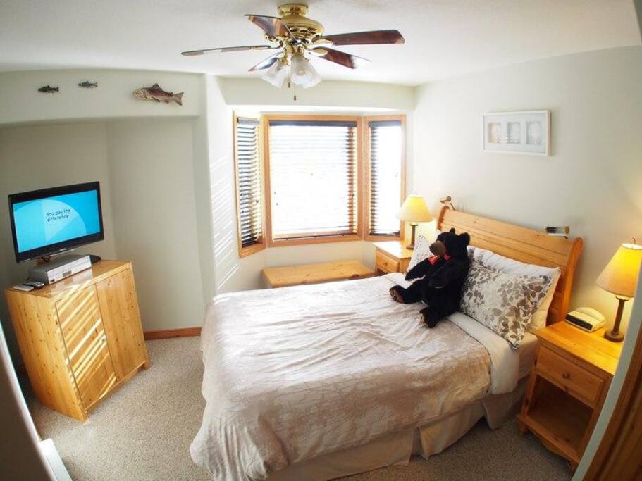 SC37MasterBedroom