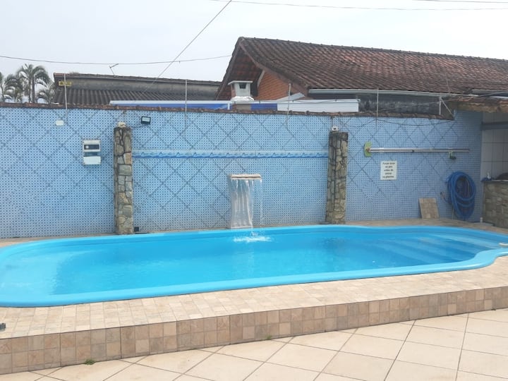 Sobrado with pool and a garage for 4 cars.