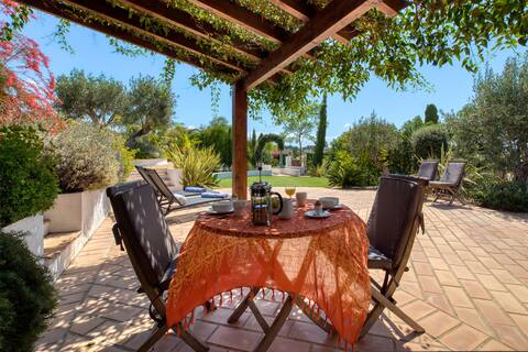 Private, attractive stand alone Guest House