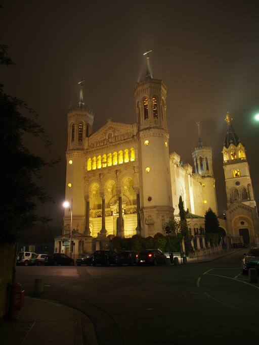 Basilique de Fourviere , en remontant la rue, encore 2 mn!